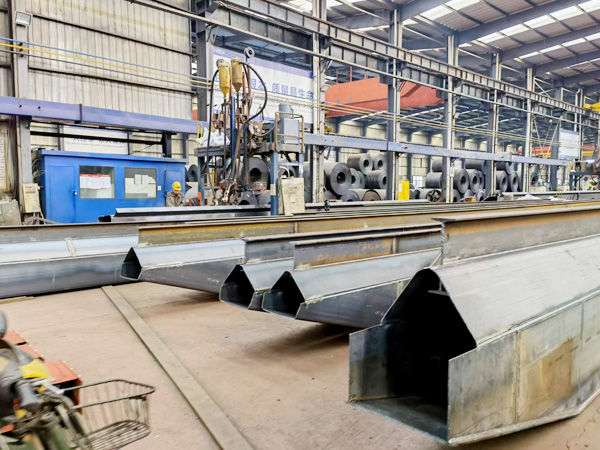 橋式抓斗起重機