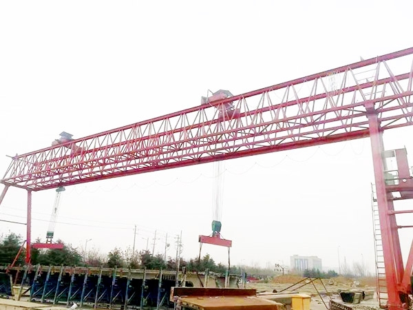 提梁機(jī)門式起重機(jī)